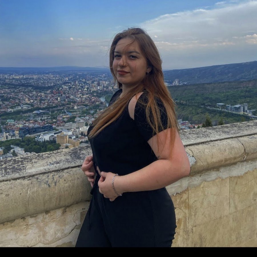 Девушка с книгой