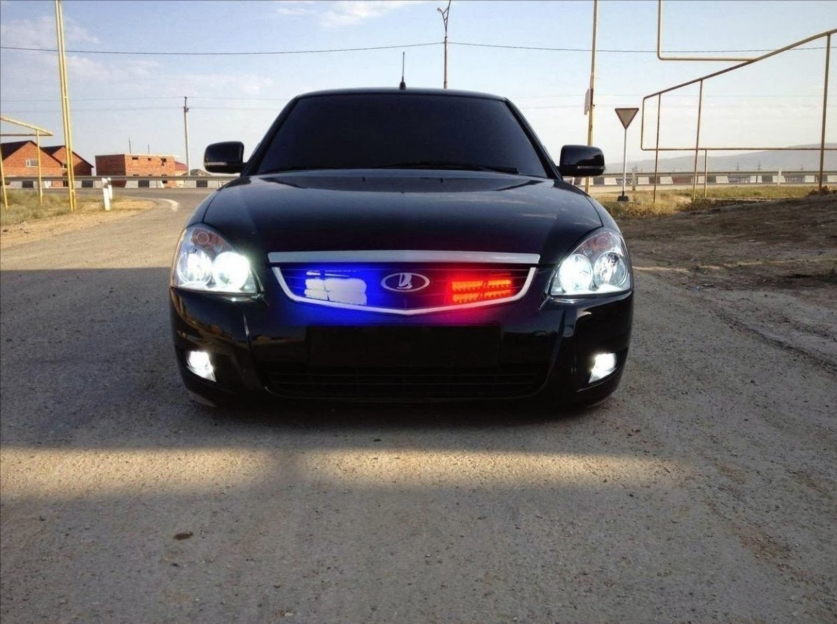 Девушка на белой приоре