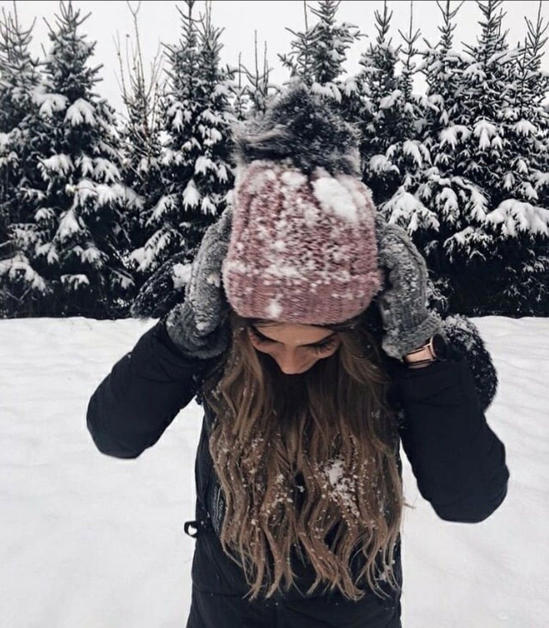 Парень с девушкой зимой