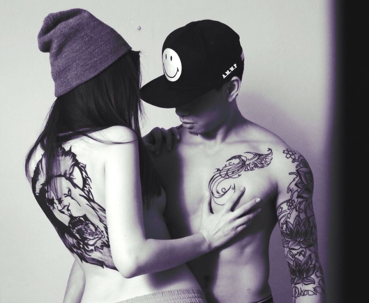 Мотоциклист с девушкой