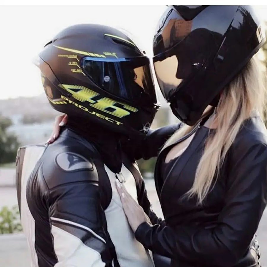 Парень на кроссовом мотоцикле