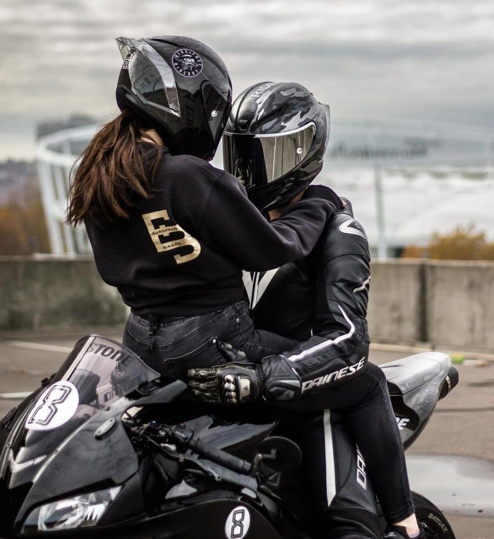 Мотоциклист на мотоцикле