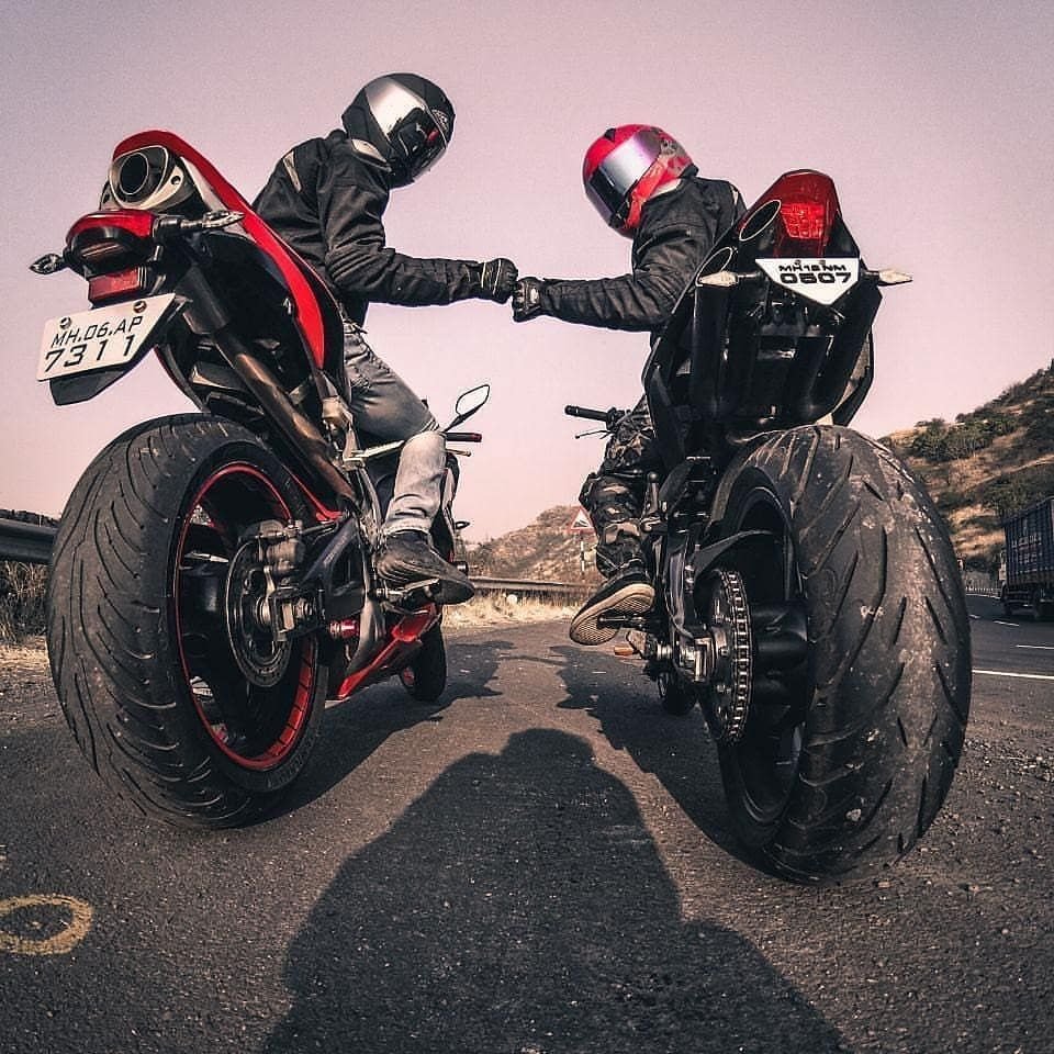 Девушка на мотоцикле