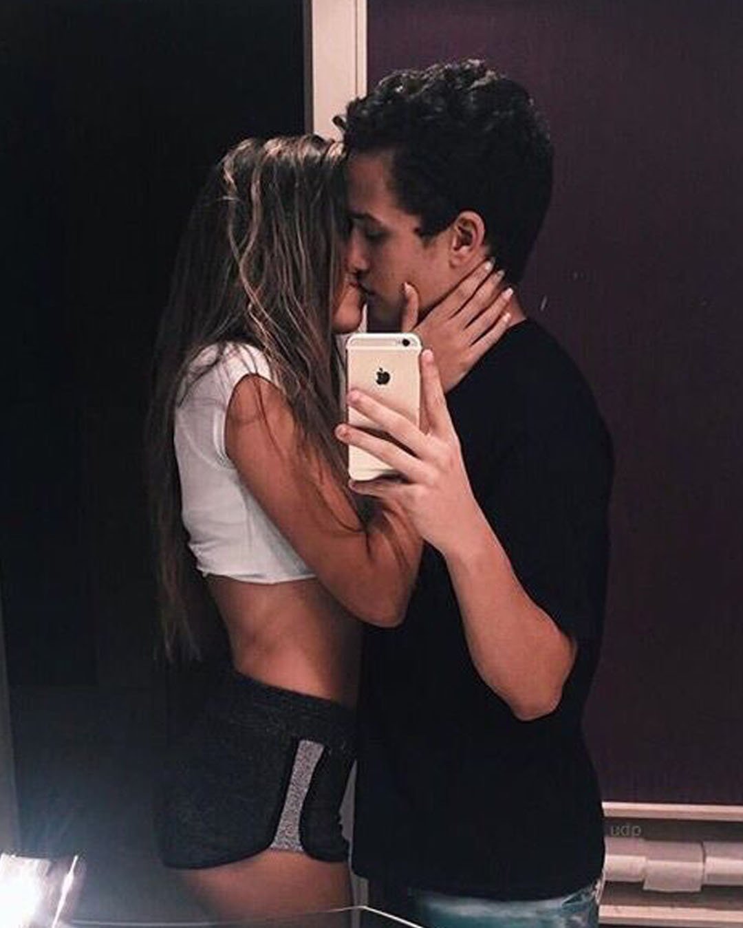 Пара на мотоцикле черно белое