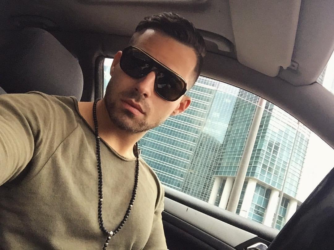 Бизнесмен в очках