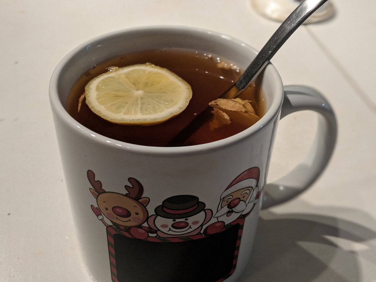 Горячий чай с лимоном