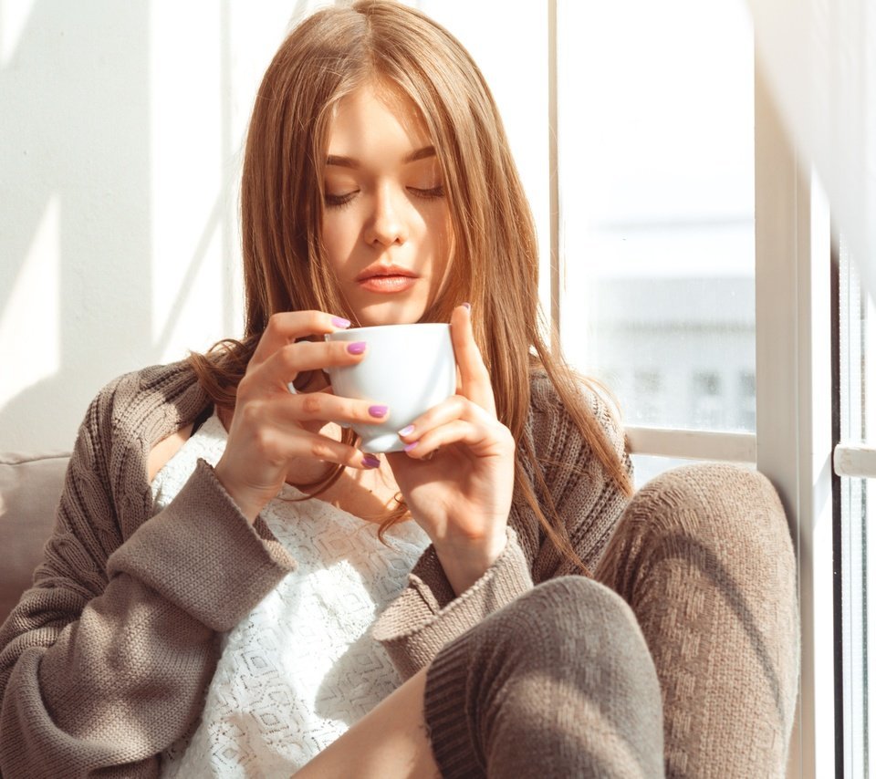 Девушка с кофе