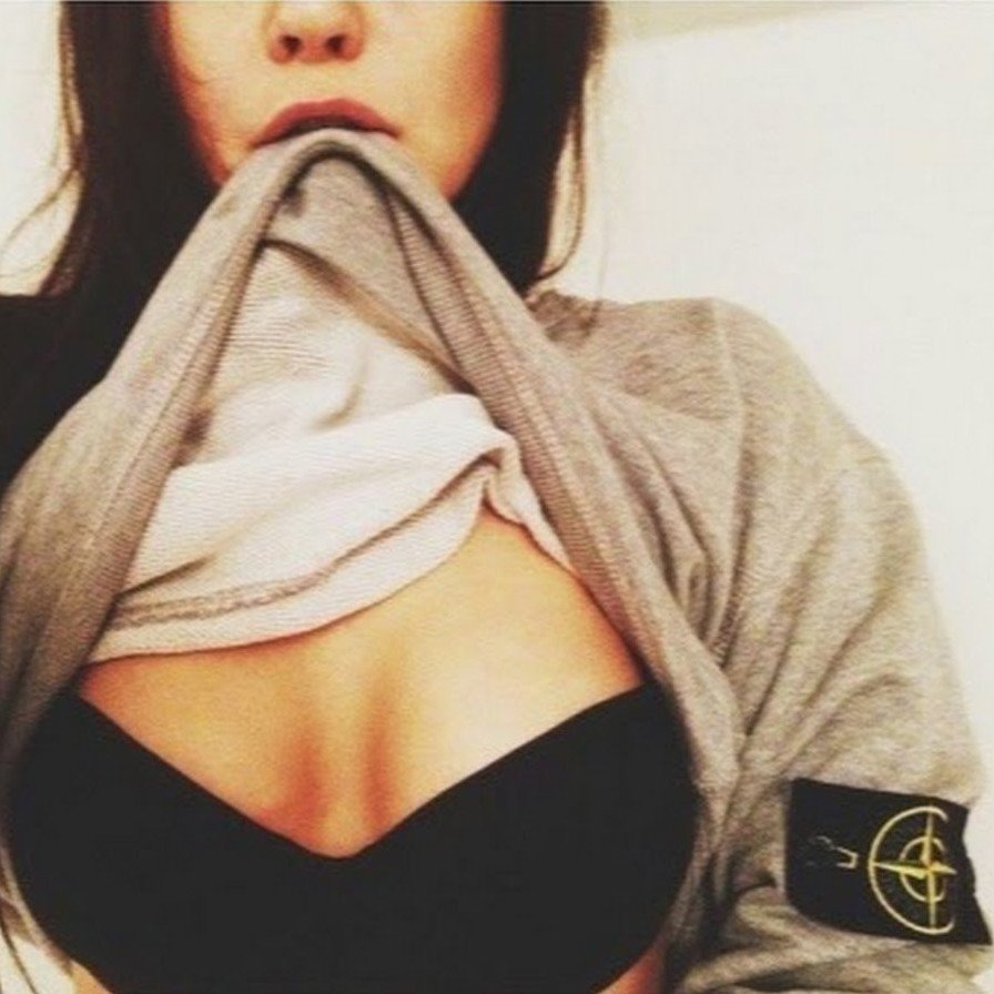 Девушка в черной Баваклаву