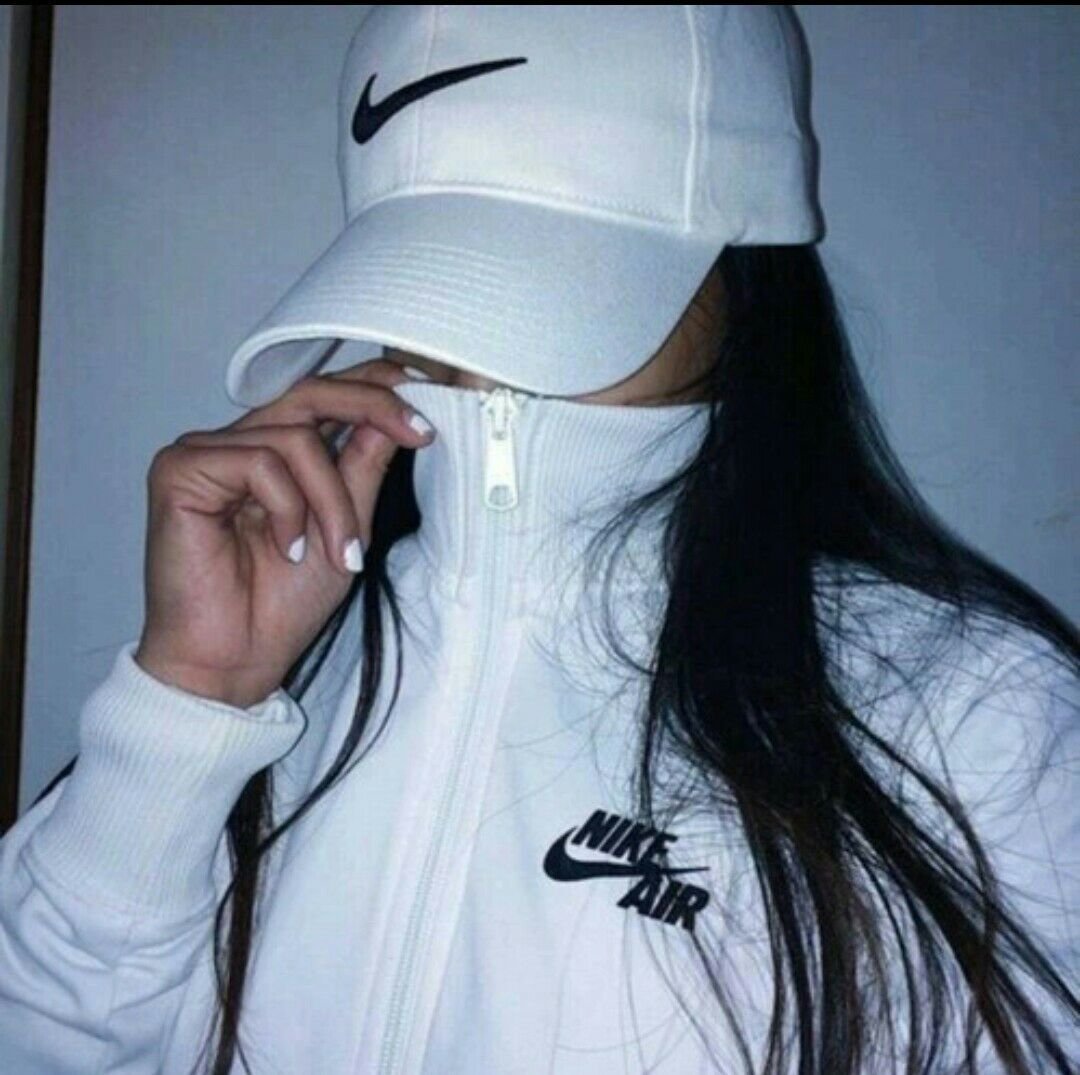 Девочка с закрыт лицом