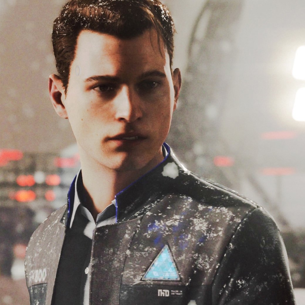 Коннор rk800 улыбается