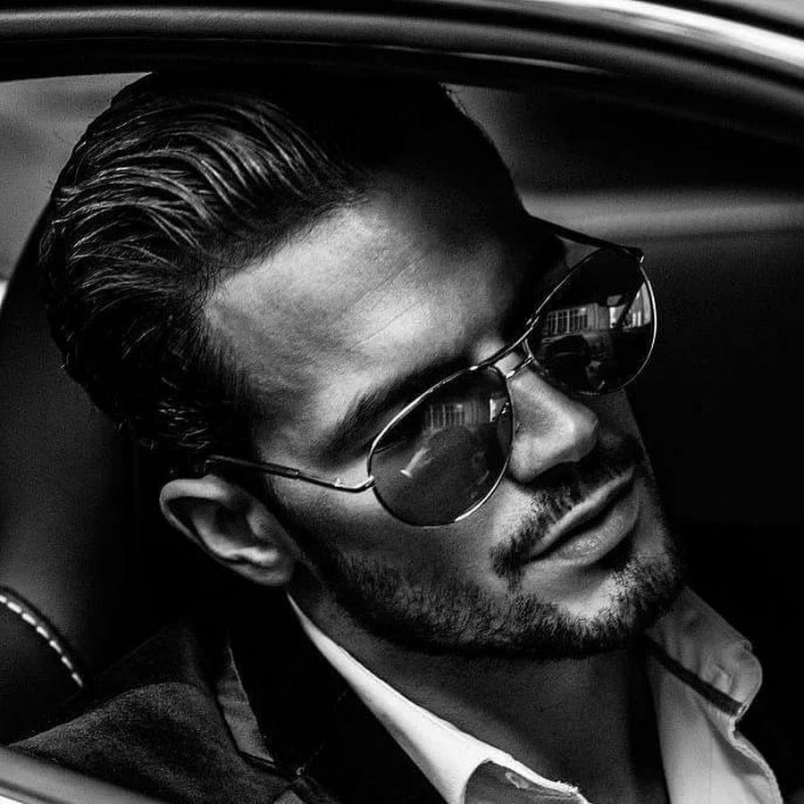 Парень со спины