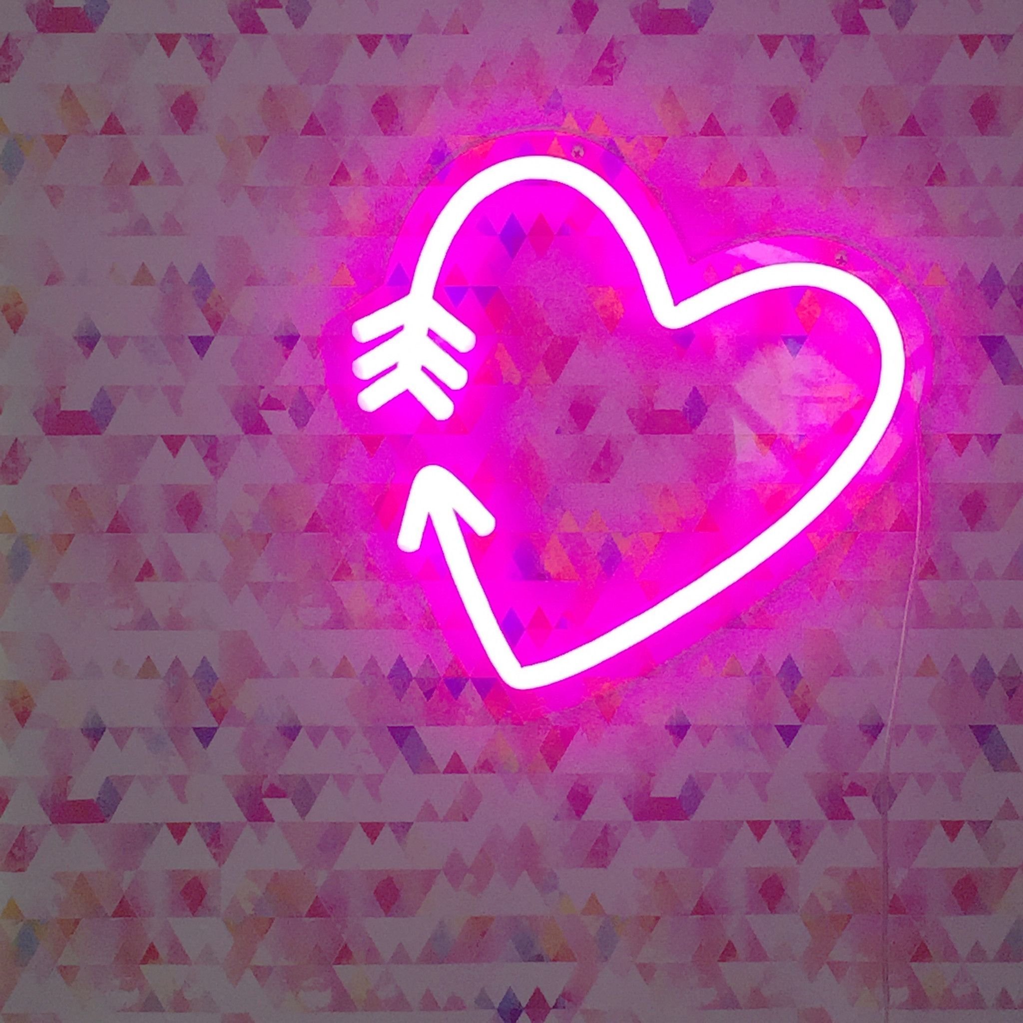 Сердечко картинка эстетика. Неоновое сердце. Неоновые сердечки. Красивые Неоновые сердечки. Розовый неон.