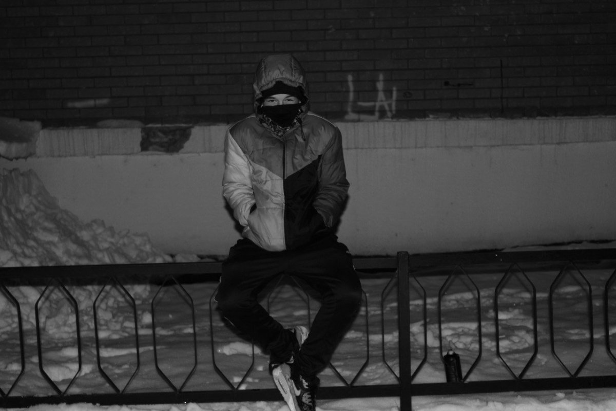 Пацан в маске