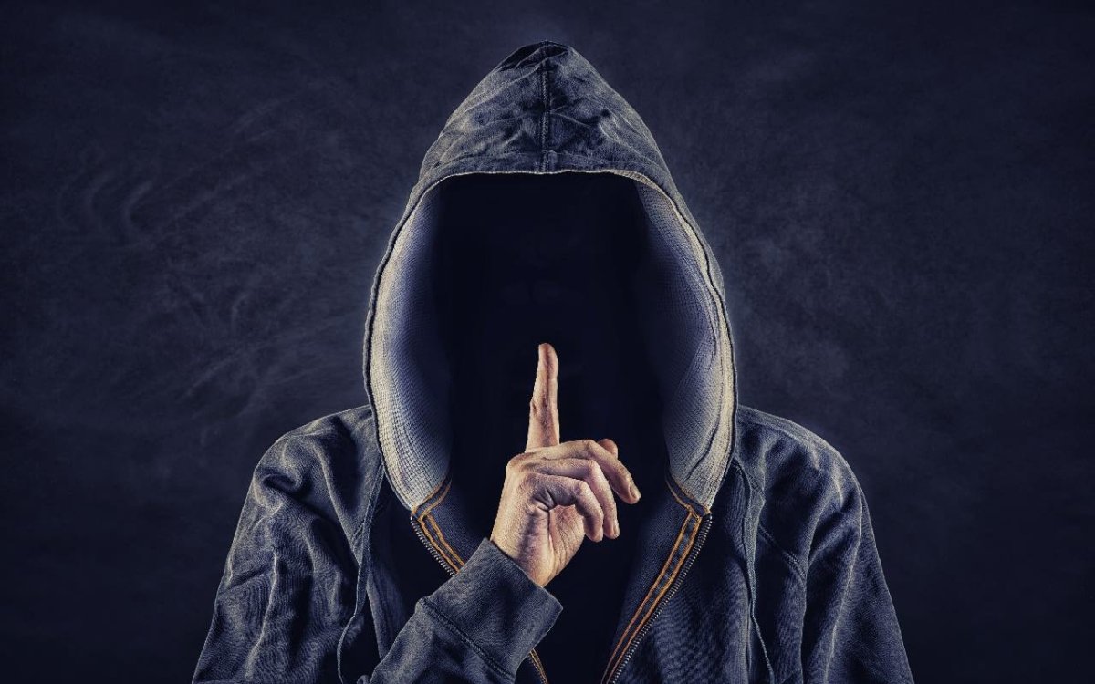 Человек в капюшоне