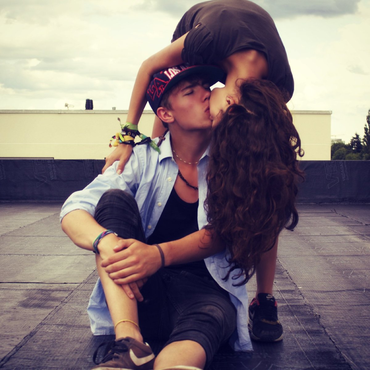 Пацан с девушкой