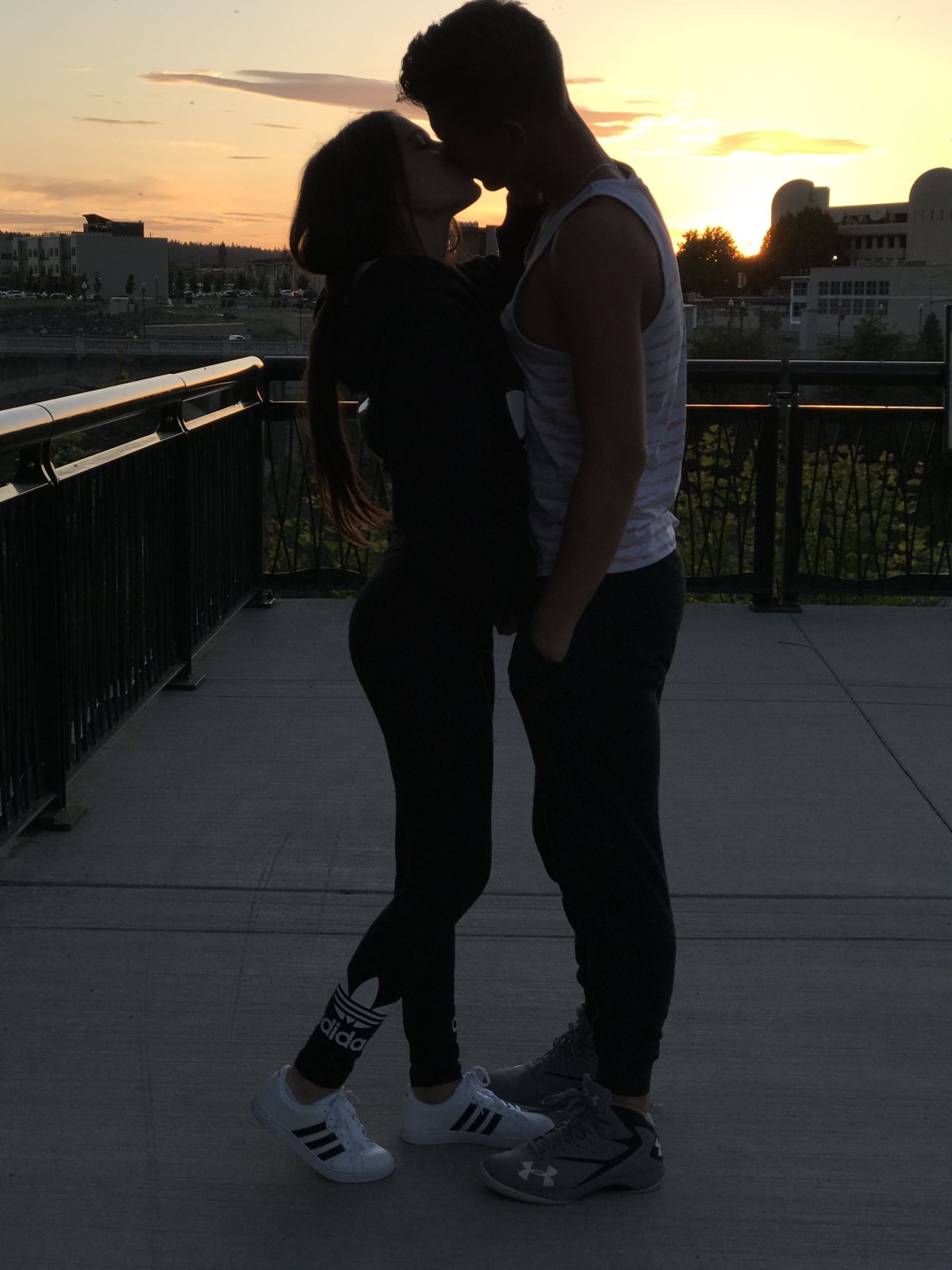 Тату с датой свадьбы на пальце