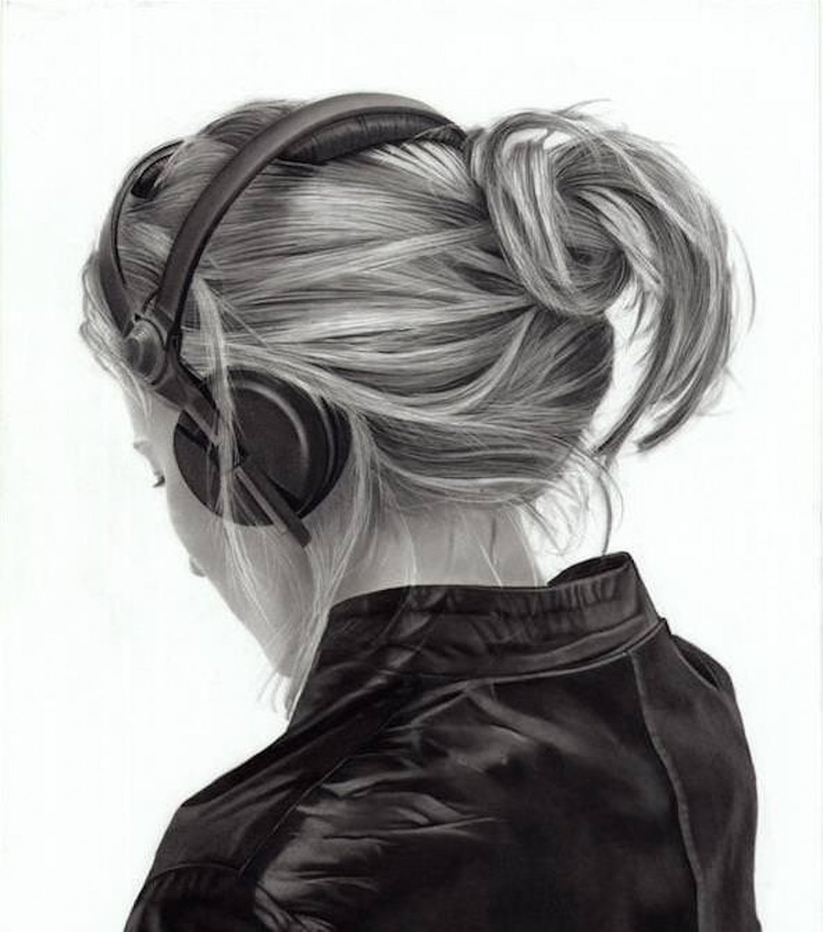 Девушка в очках арт