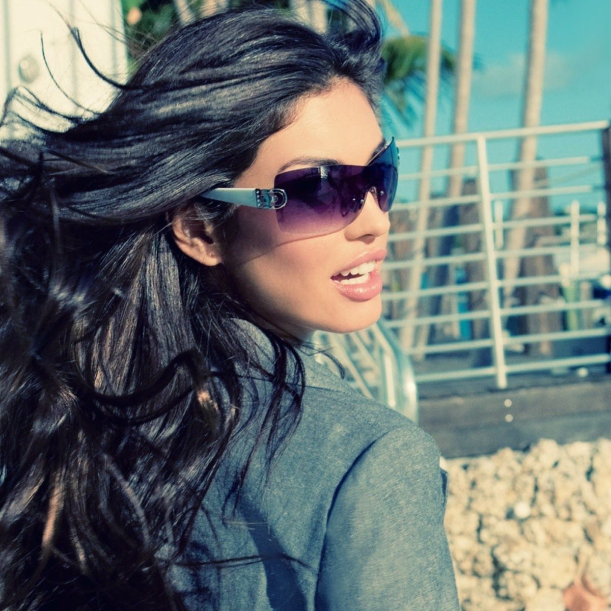 Красивые девушки в очках