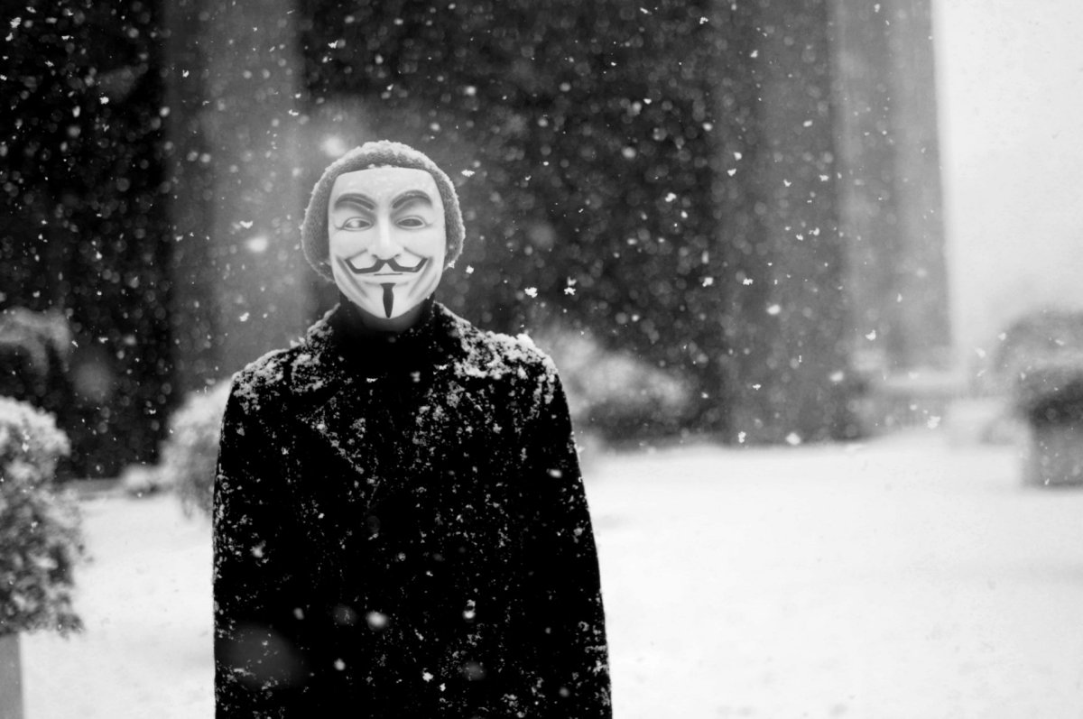 Парень спиной зима