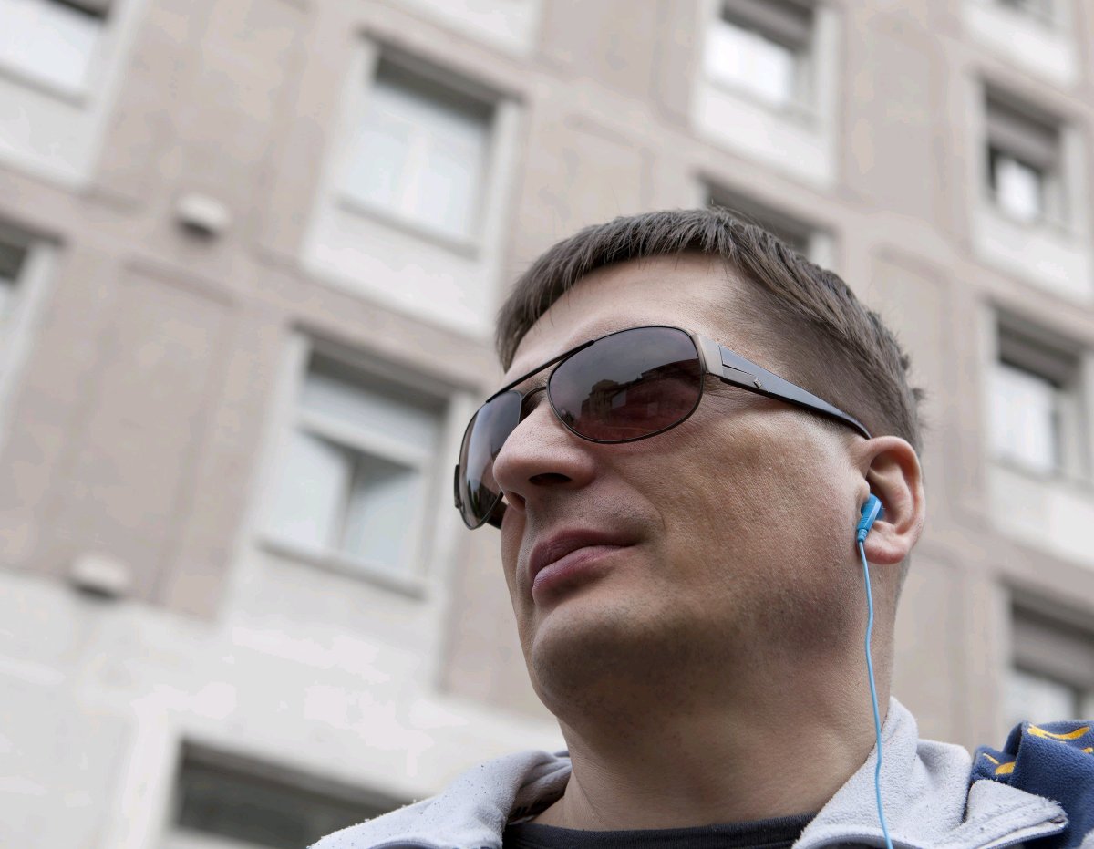 Русский парень в очках