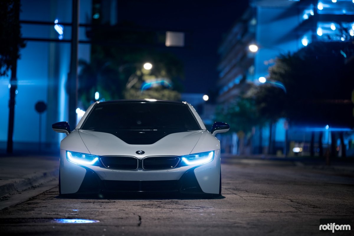 BMW i8 неон белая