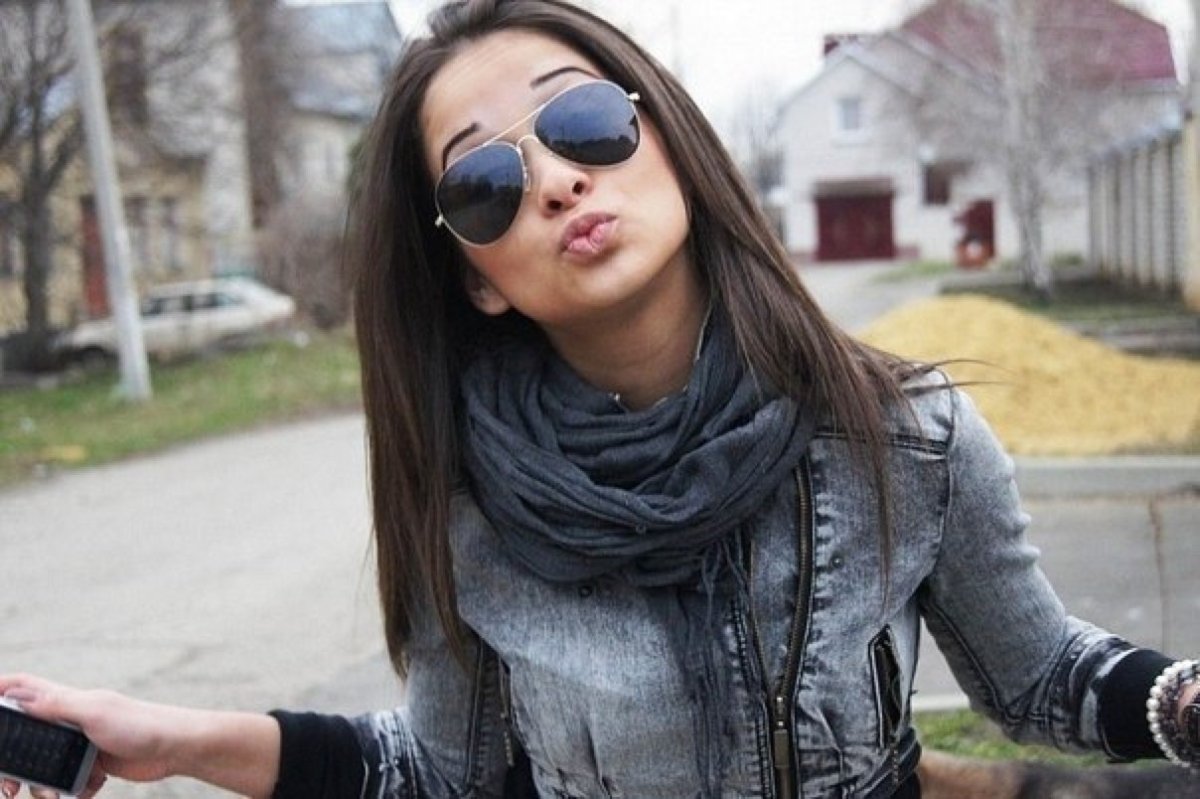 Красивая девушка на аву правдоподобная