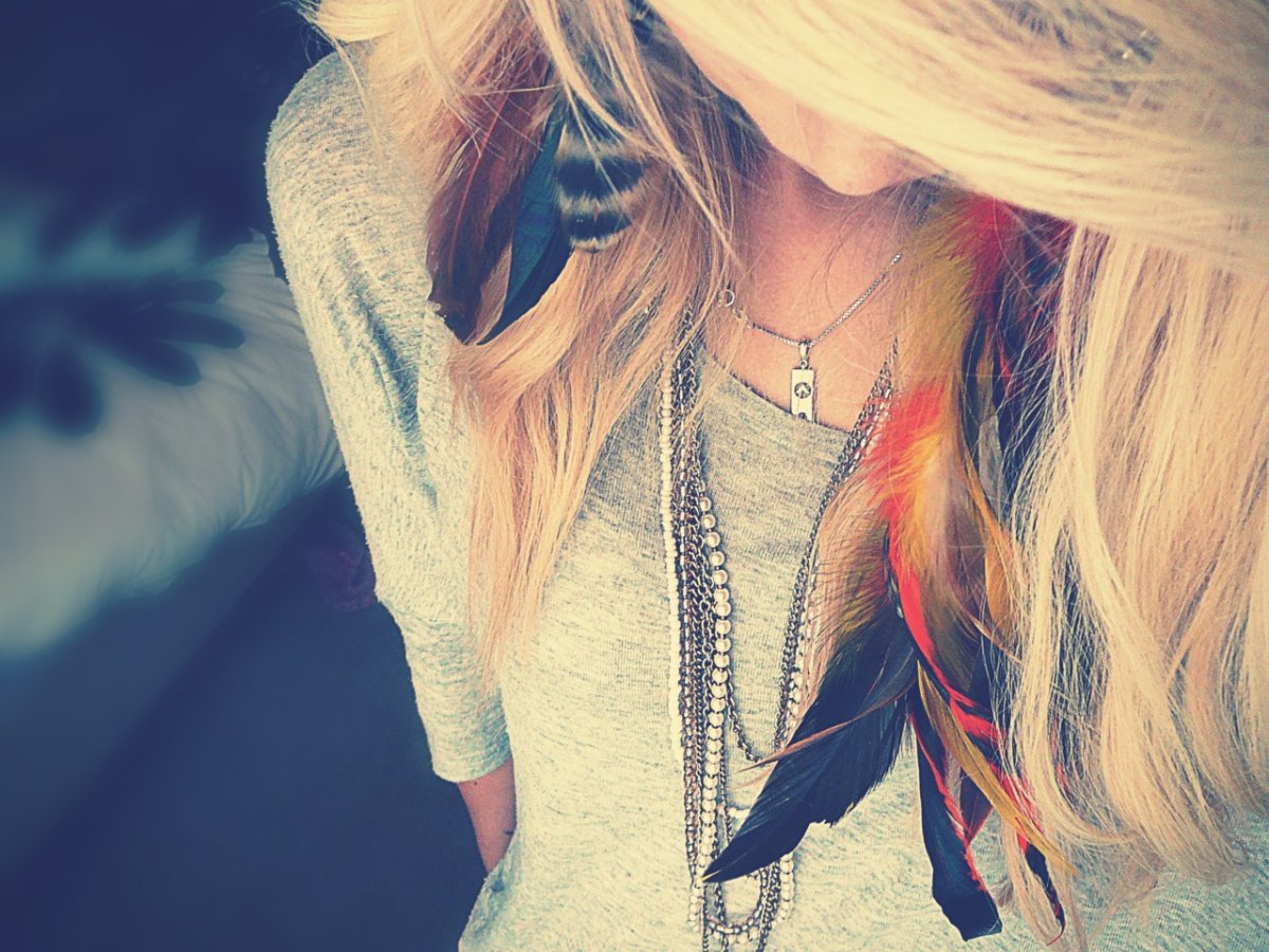 Блондинка в солнцезащитных очках