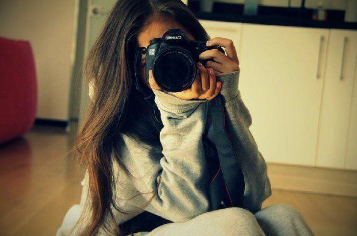 Девушка со светлыми волосами