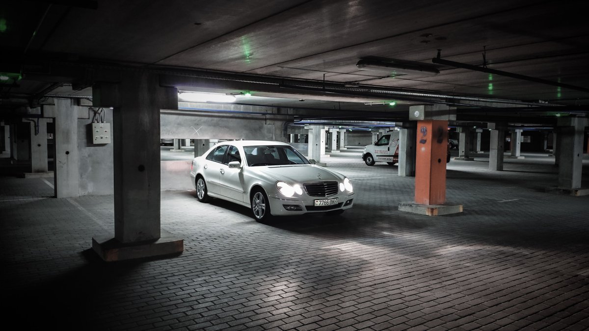 Мерседес 212 в паркинге