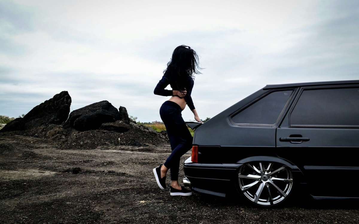 ВАЗ 2114 черная тонированная на закате