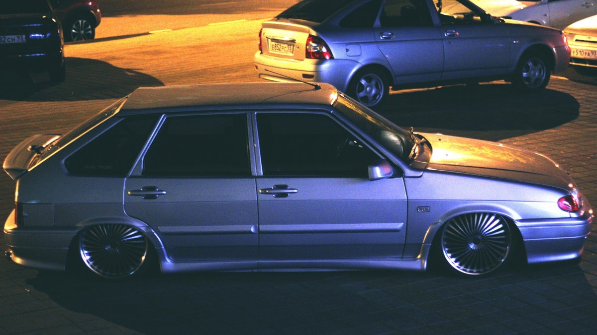 ВАЗ 2114 белая тонированная в круг