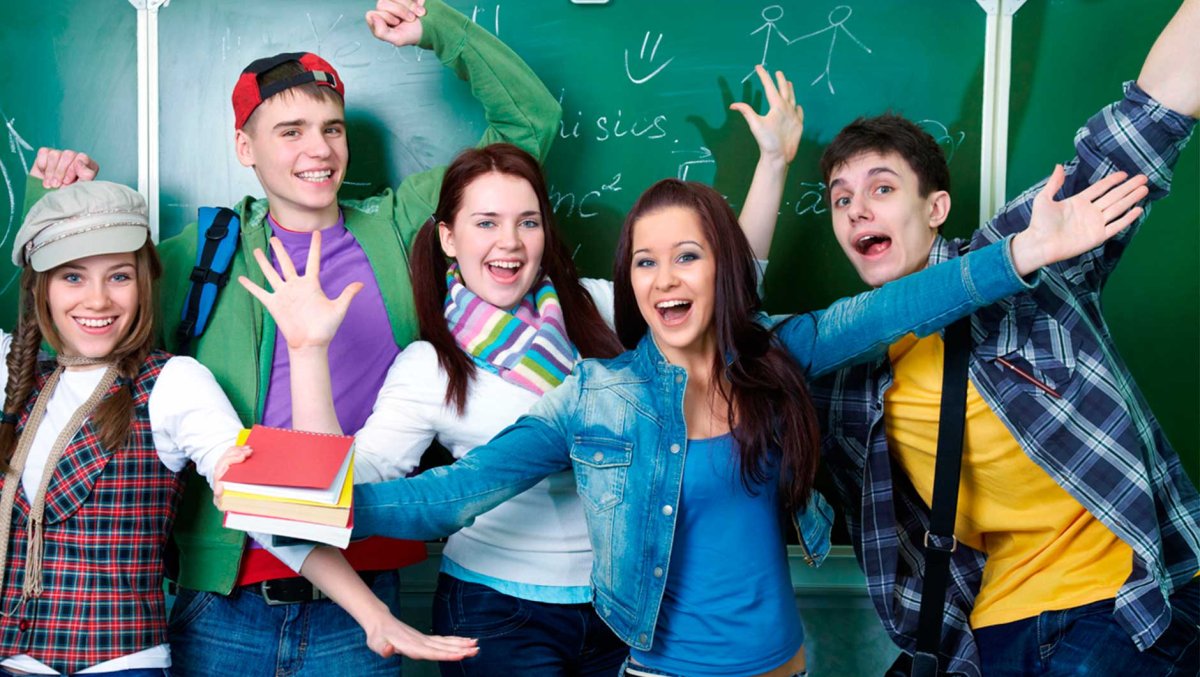 Школе девчонки на уроке