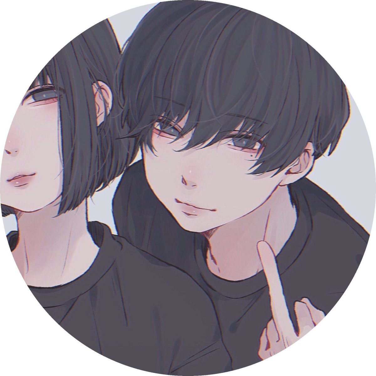 Парень в кепке и маске