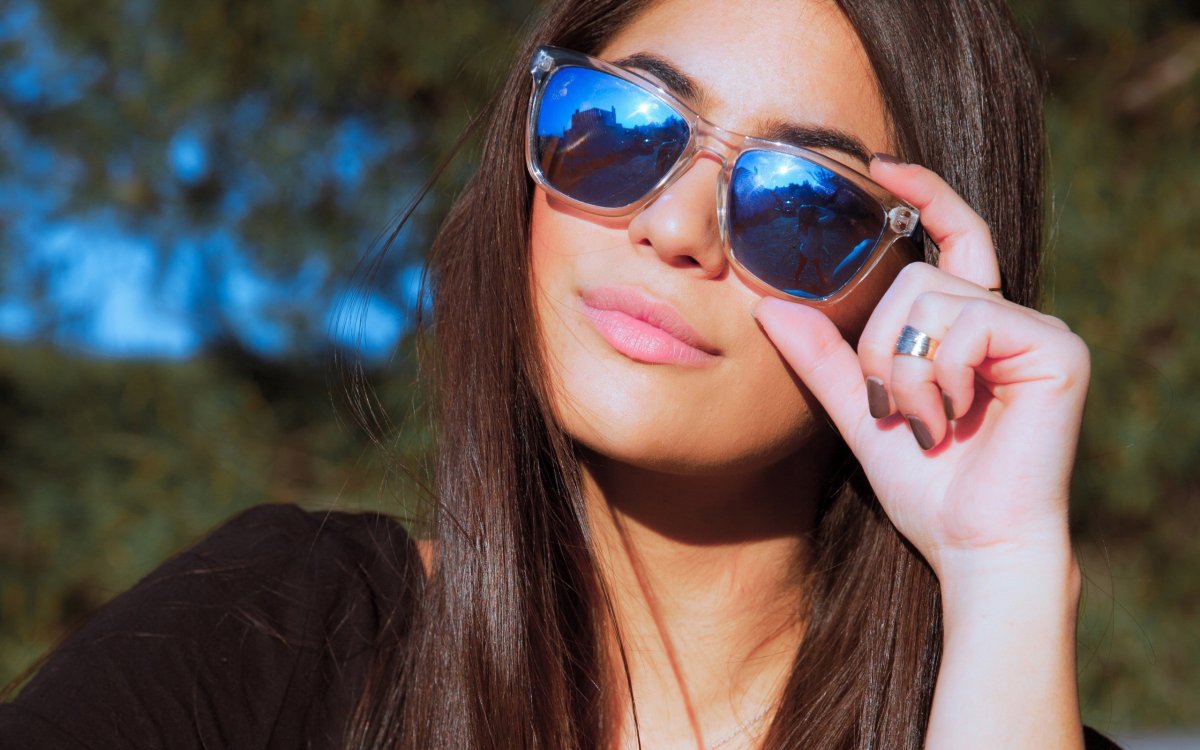 Красивая девушка черно белое