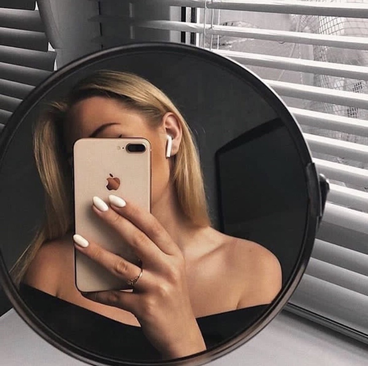 Эмануэла де Паула в купальнике