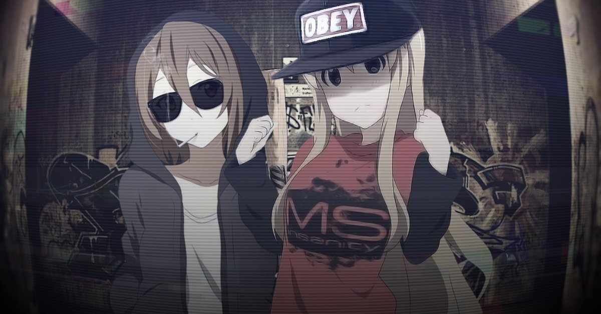 Аниме девочка в капюшоне