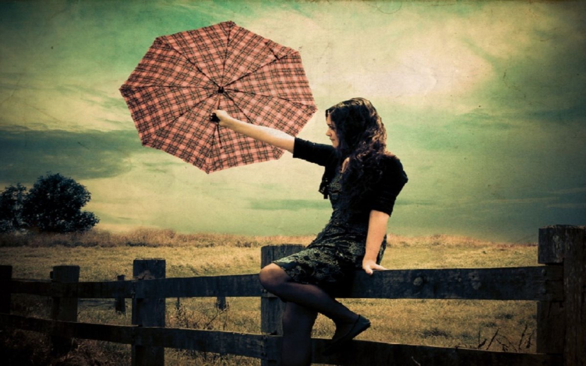 Девушка на качелях