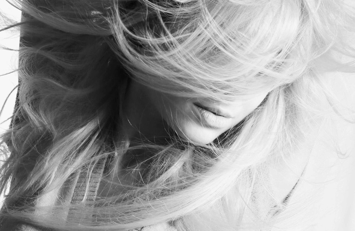 Блондинка чб без лица