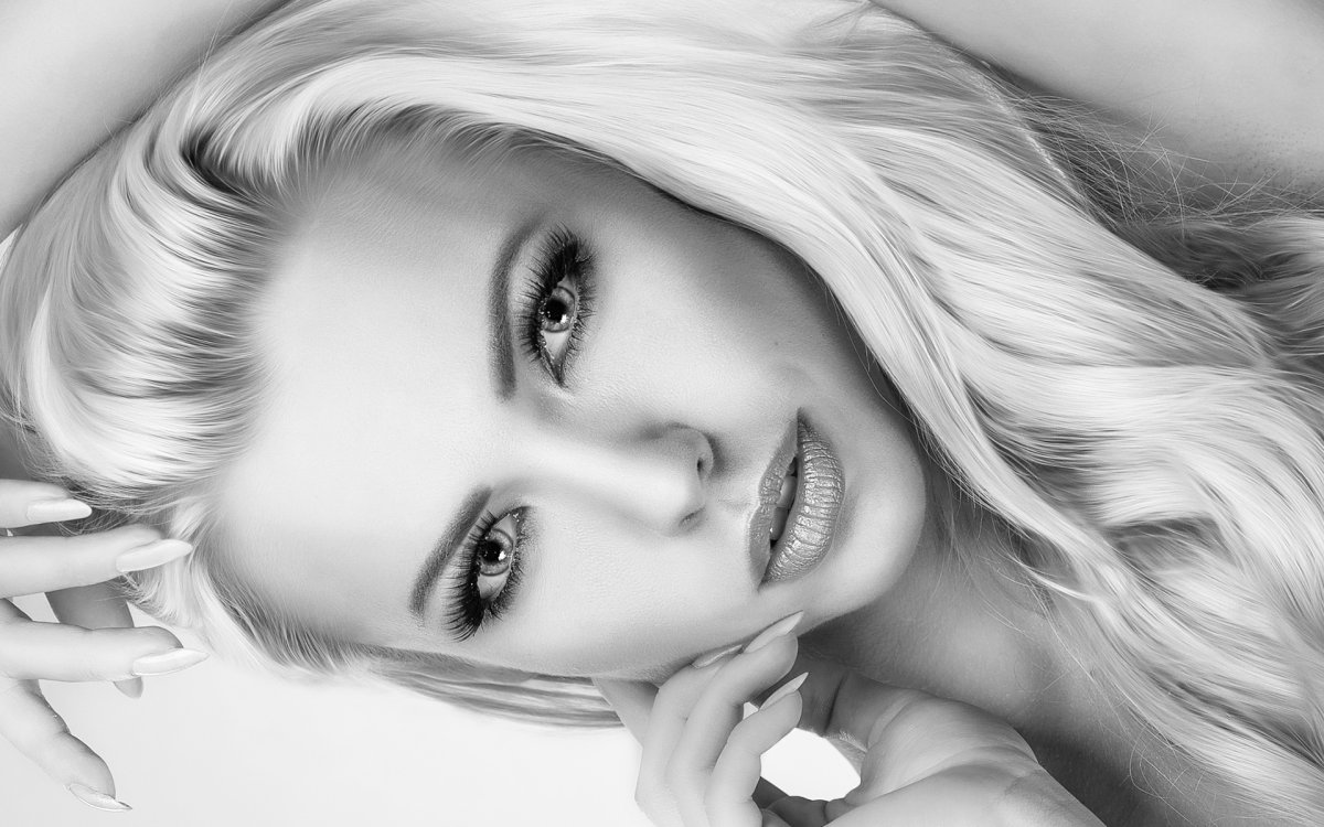 Блондинка в свитере