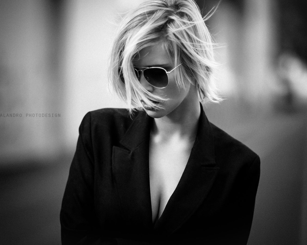 Дерзкая блондинка