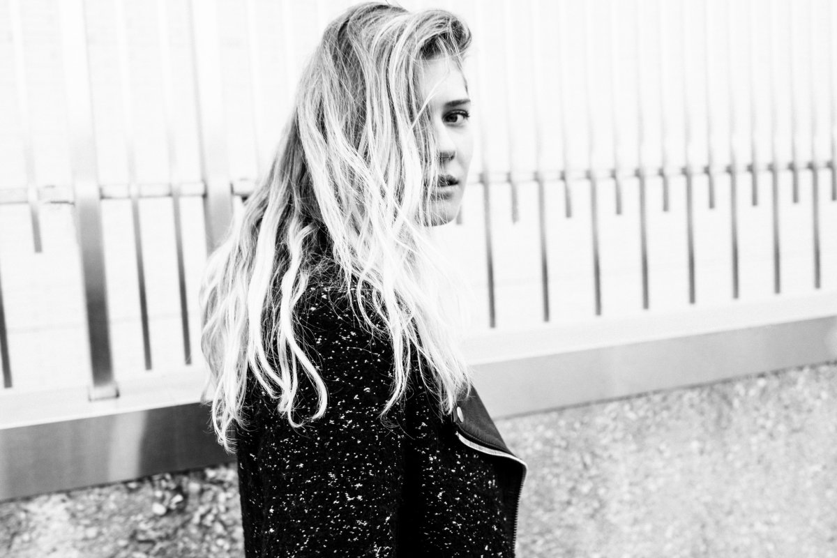 Дерзкая блондинка