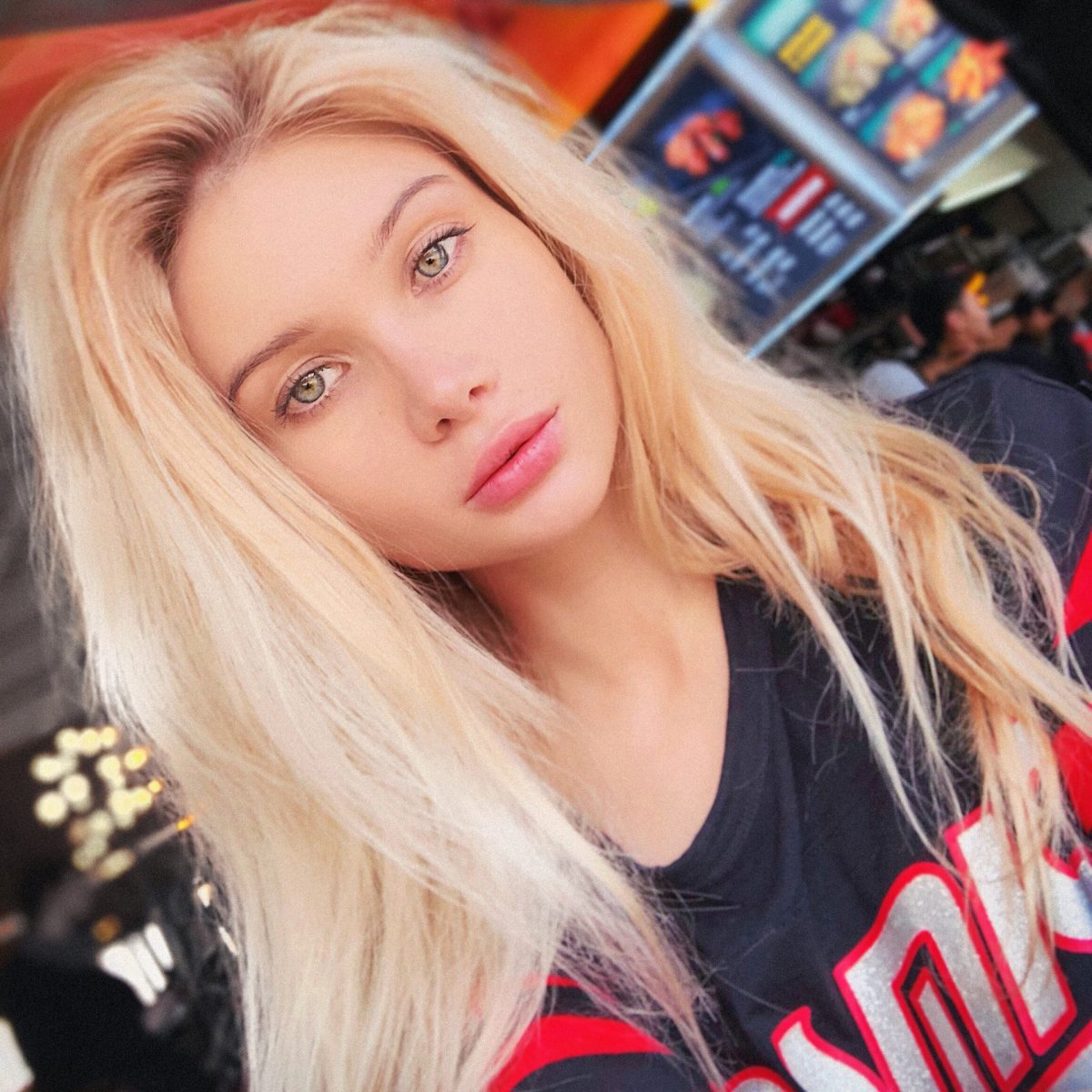 Сара Ванделла без макияжа