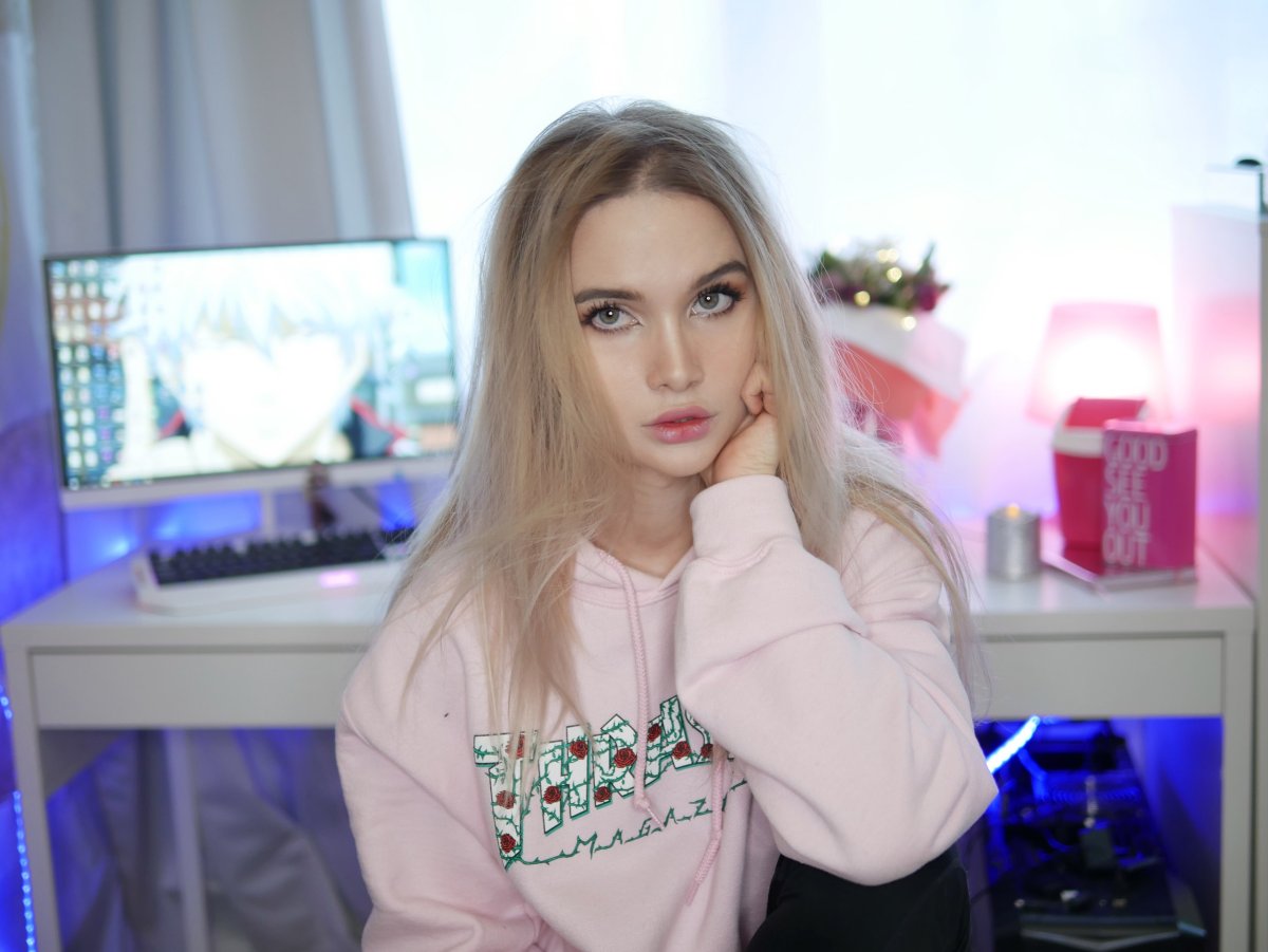 Кайли Дженнер до пластики тело