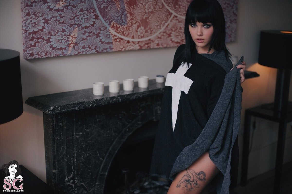 Модель Мелисса Кларк в платье