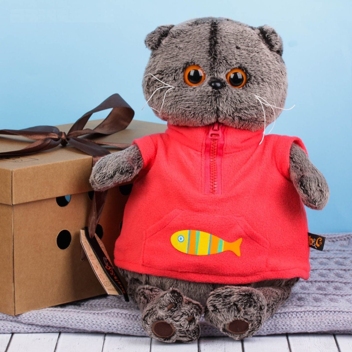 Басик в Красном флисовом жилете