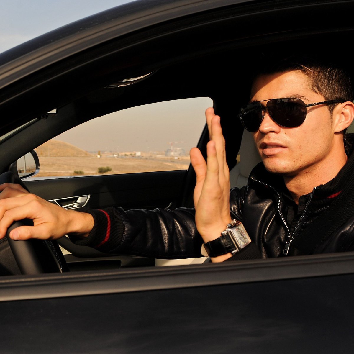 Адам Галлахер очках