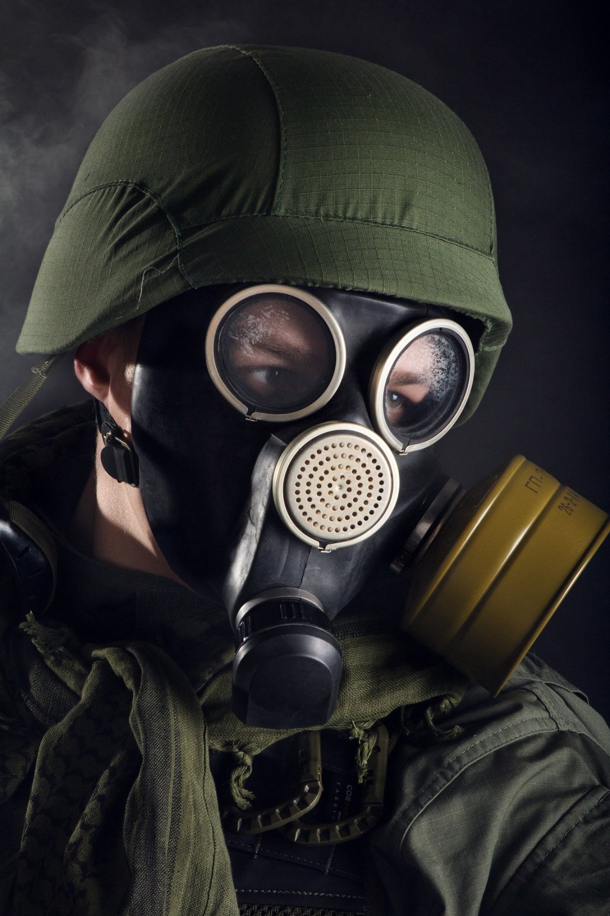 Сталкер в противогазе ГП 7