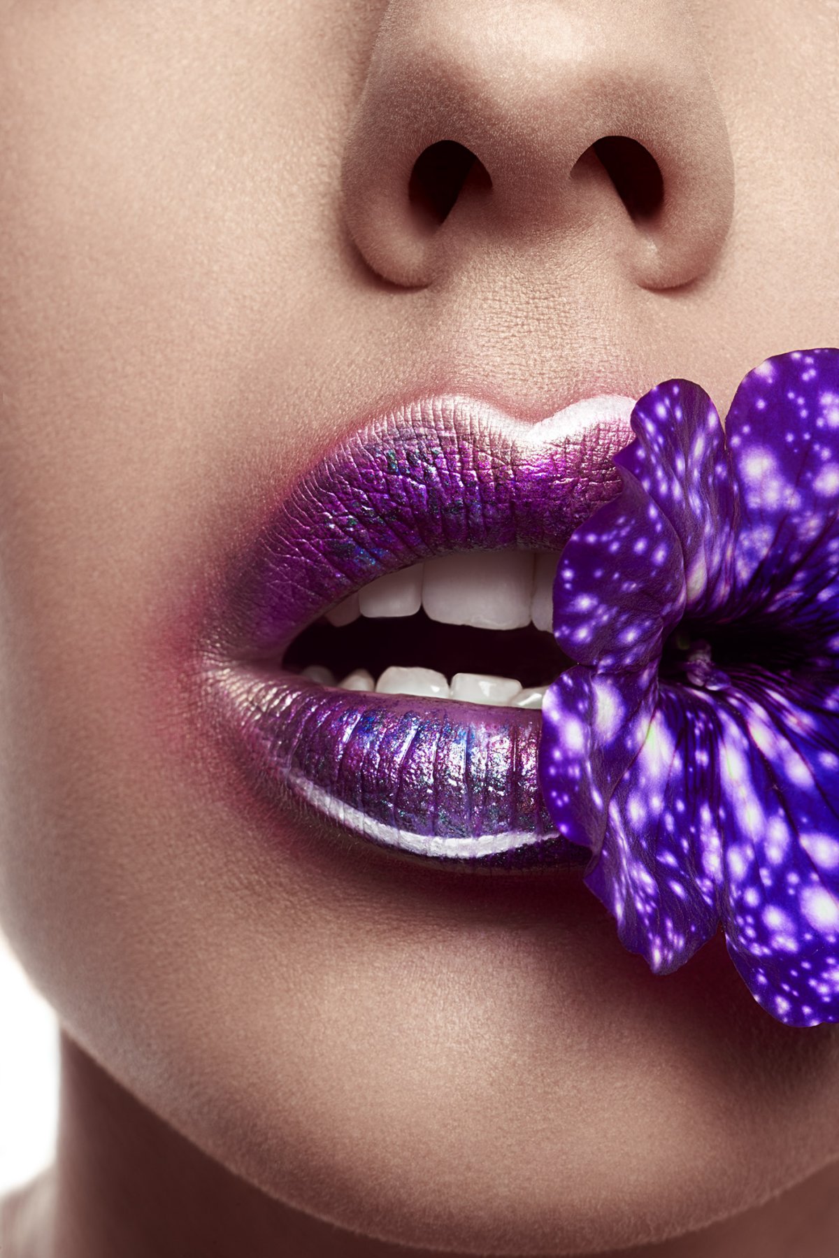 Аватар в темно фиолетовых тонах