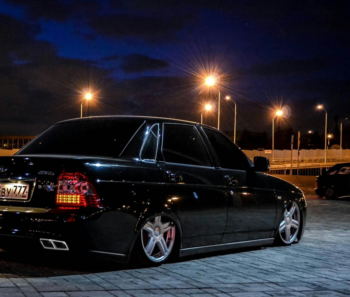 Приора черная седан Бродяга