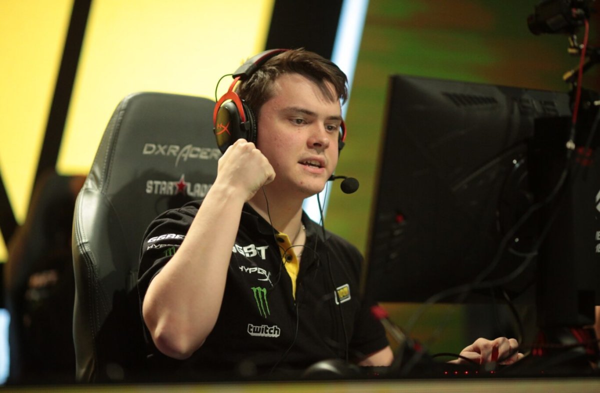 Mir игрок КС го